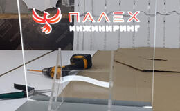 Настольный держатель для товара со световым логотипом