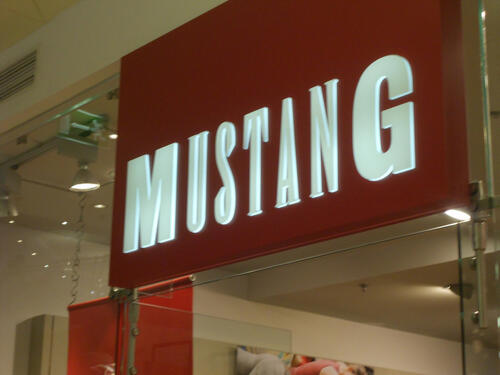 Вывеска Mustang